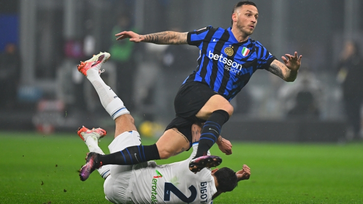 MILAN, ITALY - FEBRUARY 25:  Marko Arnautovic of FC  Internazionale competes for the ball with Samuel Gigot of SS Lazio during the Quarter Final-Coppa Italia match beetween FC Internazionale and SS Lazio at Stadio Giuseppe Meazza on February 25, 2025 in Milan, Italy. (Photo by Mattia Pistoia - Inter/Inter via Getty Images)