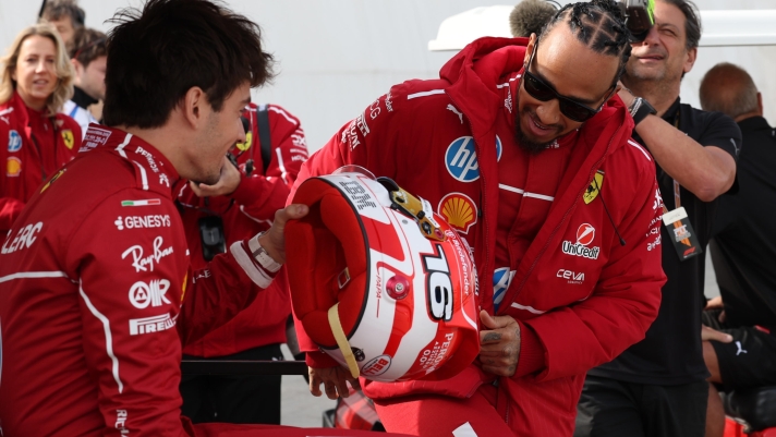 epa11924909 Scuderia Ferrari drivers Charles Leclerc of Monaco (L) and Lewis Hamilton of Britain leave after a group photo session ahead of the Formula 1 pre-season testing at Bahrain International Circuit in Sakhir, Bahrain, 26 February 2025.  EPA/ALI HAIDER