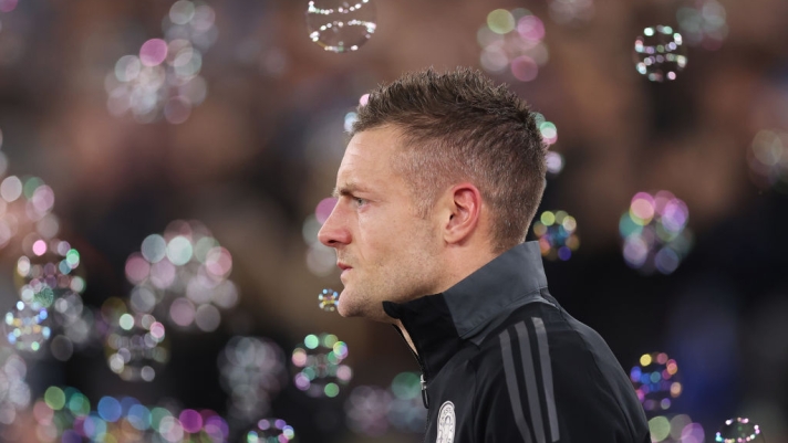 LONDON, ENGLAND - FEBRUARY 27: Jamie Vardy of Leicester City leads the team out prior to the Premier League match between West Ham United FC and Leicester City FC at London Stadium on February 27, 2025 in London, England. (Photo by Julian Finney/Getty Images)