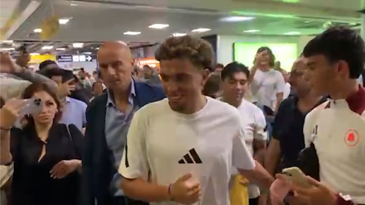 El Aynaoui receiving a warm welcome from Roma fans