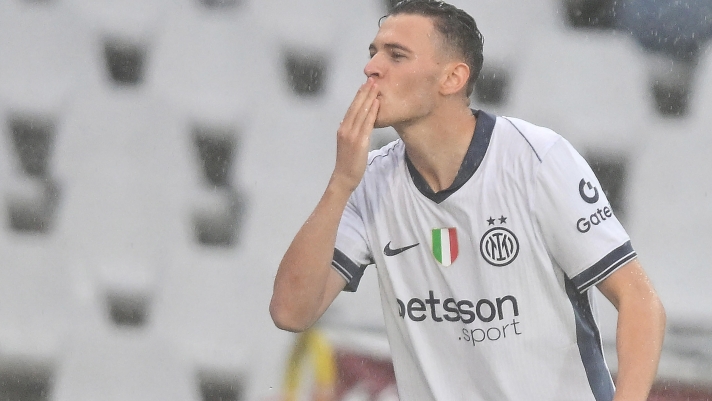 Inter's Krisjan Asslani jubilates after scoring the gol (0-2) during the italian Serie A soccer match Torino FC vs Inter FC at the Olimpico Grande Torino Stadium in Turin, Italy, 11 May 2025 ANSA/ALESSANDRO DI MARCO