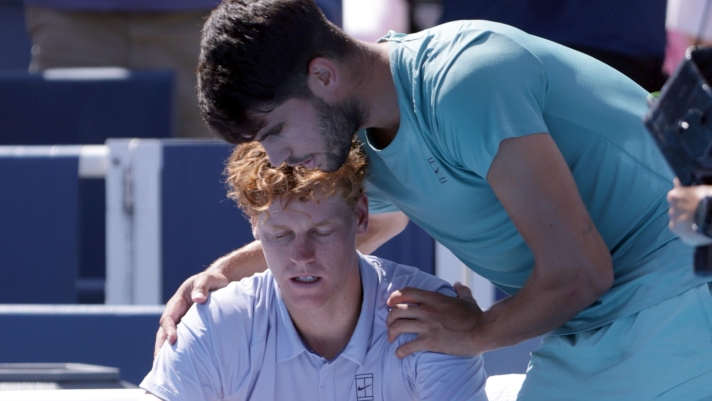 Фото Янника Синнера и Карлоса Алькараса в финале Masters 1000 в Цинциннати 18 августа 2025 года.