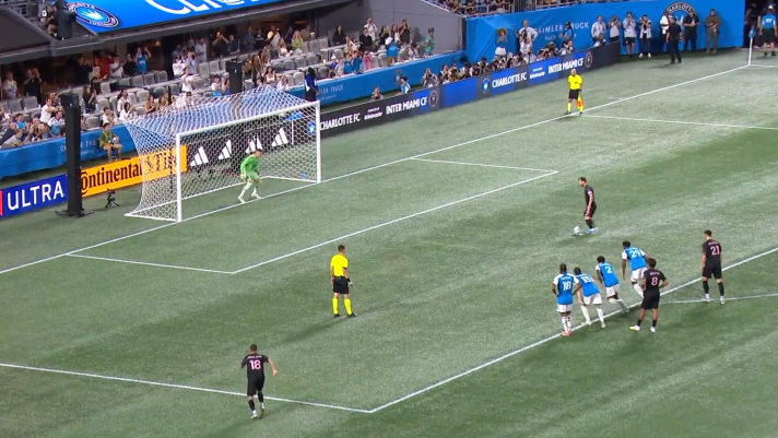 Una foto del rigore calciato da Leo Messi dell'Inter Miami contro il Charlotte FC nella partita di Mls del 13 settembre 2025.