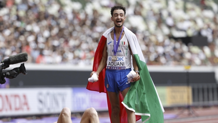 epa12378230 Bronze medalist Iliass Aouani of Italy reacts during the Men's Marathon at the World Athletics Championships 2025 in Tokyo, Japan, 15 September 2025. EPA/FRANCK ROBICHON