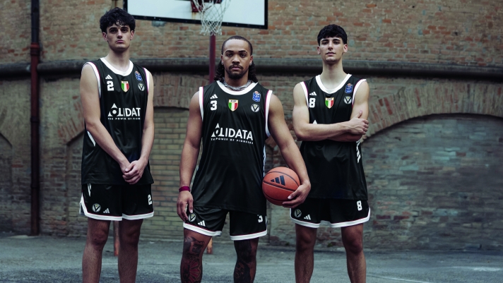 Video placeholder: Edwards gioca al campetto