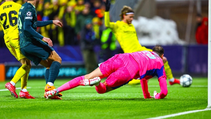 Bodoe/Glimt's Danish forward #09 Kasper Waarst Hogh (Back) scores his team's second goal during the UEFA Champions League, league Phase - day 7 football match between Bodoe/Glimt and Manchester City in Bodoe, Norway on January 20, 2026. (Photo by Mats Torbergsen / NTB / AFP) / Norway OUT