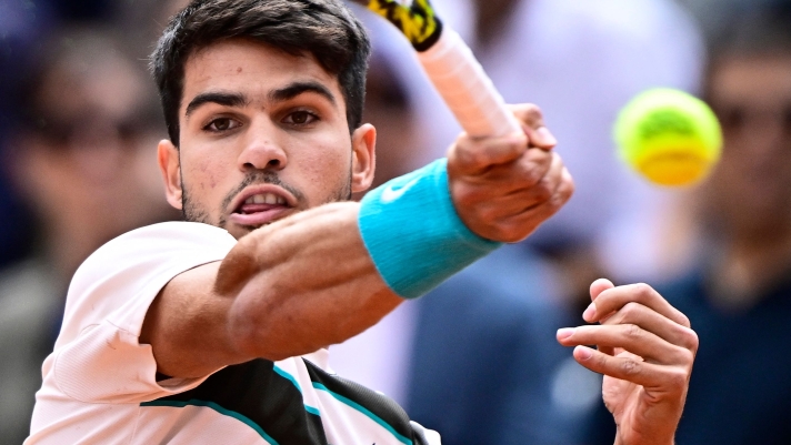 (FILES) Spain's Carlos Alcaraz plays a forehand return to Italy's Jannik Sinner during their men's singles final match on day 15 of the French Open tennis tournament on Court Philippe-Chatrier at the Roland-Garros Complex in Paris on June 8, 2025. Two-time reigning French Open champion Carlos Alcaraz said on April 24, 2026 he will not play at this year's tournament as he recovers from a wrist injury."We have decided that the most prudent thing to do is to be cautious and not participate in Rome or Roland Garros," Alcaraz said on social media. (Photo by JULIEN DE ROSA / AFP)
