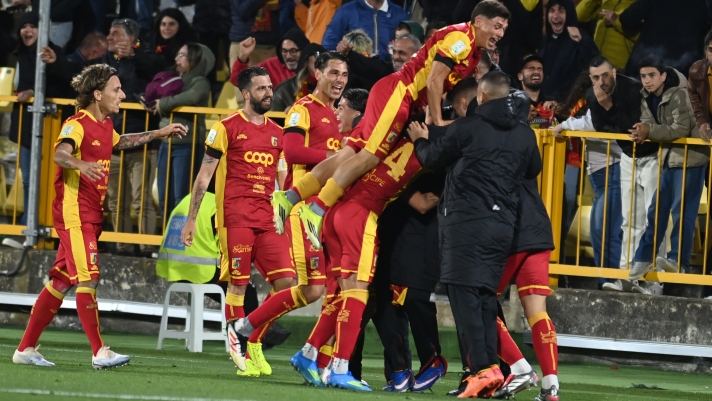 esultanza,durante la partita tra Catanzaro e Palermo dei Play Off del Campionato italiano di calcio Serie BKT 2025/2026 -  Stadio Nicola Ceravolo. Catanzaro , Italia - 17  Maggio  2026- Sport calcio (foto di Francesco Mazzitello/LaPresse)