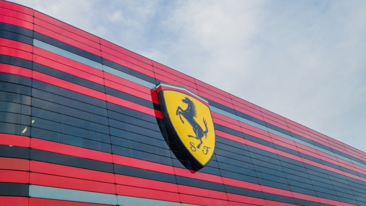 Operaio licenziato dalla Ferrari dopo la relazione extra coniugale