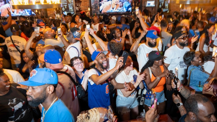  New Yorkers celebrate during the closing moments of Game 5 of the NBA finals at Harlem Tavern on June 13, 2026 in New York City. The Knicks closed out the San Antonio Spurs to win their first championship since 1973.   Jeremy Weine/Getty Images/AFP (Photo by Jeremy Weine / GETTY IMAGES NORTH AMERICA / Getty Images via AFP)