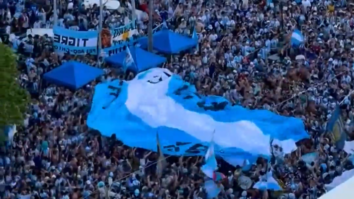 Messi torna nella sua Miami, la marea di tifosi argentini è impressionante