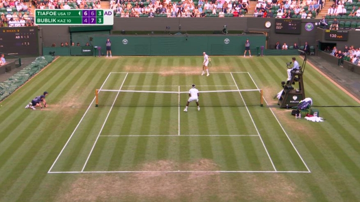Magia folle di Bublik! È uno dei colpi più belli della storia di Wimbledon?