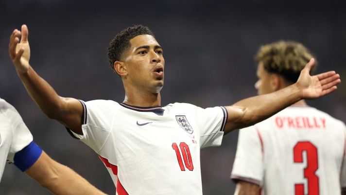 MEXICO CITY, MEXICO - JULY 05: Jude Bellingham #10 of England celebrates scoring his team's first goal during the FIFA World Cup 2026 Round of 16 match between Mexico and England at Mexico City Stadium on July 05, 2026 in Mexico City, Mexico. (Photo by Michael Steele/Getty Images)