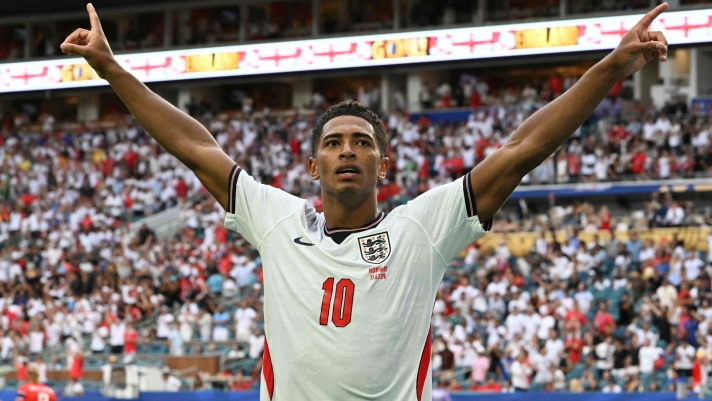 TOPSHOT - England's midfielder #10 Jude Bellingham celebrates after scoring his team's second goal during the 2026 World Cup football tournament quarter-final match between Norway and England at Miami Stadium in Miami on July 11, 2026.  (Photo by ROBERTO SCHMIDT / AFP)