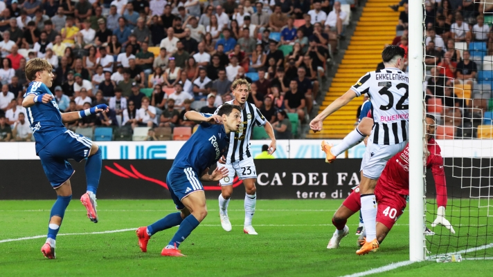 comoâs anastasios douvikas celebrates after scoring the 1-1 goal for his team during the Serie A soccer match between Udinese and Como at the Friuli Stadium in Udine, north east Italy - August 22, 2026. Sport - Soccer (Photo by Andrea Bressanutti/LaPresse)