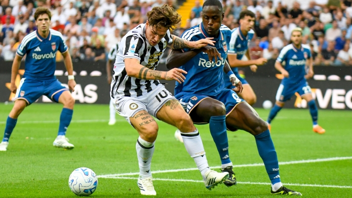Udinese's Nicolo' Zaniolo in action against Como's Trevoh Chalobah during the italian soccer Serie A match between Udinese Calcio vs Como 1907 on 22 August 2026 at the Bluenergy stadium in Udine, Italy. ANSA/Ettore Griffoni