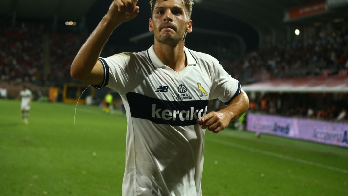 Giacomo Olzer del Modena esulta dopo goal 0- 1  during the Serie A soccer match  Campionato series B K T  26-27  Cremonese  and   Modena  at the Giovanni Zini in Cremona, north west Italy - Venerdi  , 28  Agouti 2026. Sport - Soccer . (Photo by Alberto Mariani  Lapresse