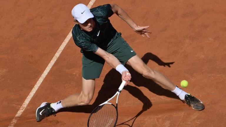 Scarpe per giocare a tennis sulla terra rossa 2025