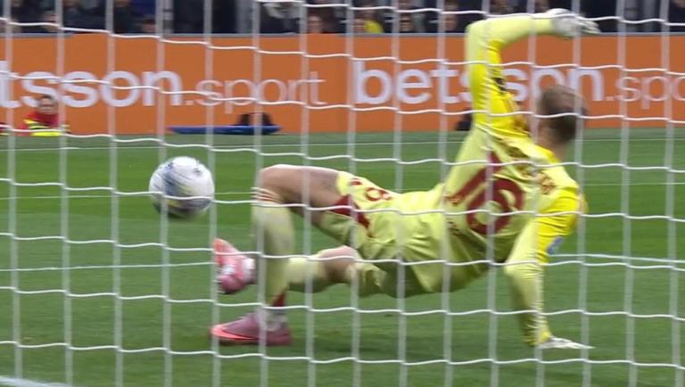 Di Gregorio, che errore in Inter-Juve. Ma il primo a sbagliare è David... |  Gazzetta.it