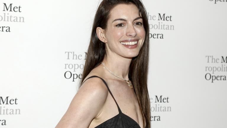 Anne Hathaway, intervista: Mi dissero che la mia carriera sarebbe finita a  35 anni