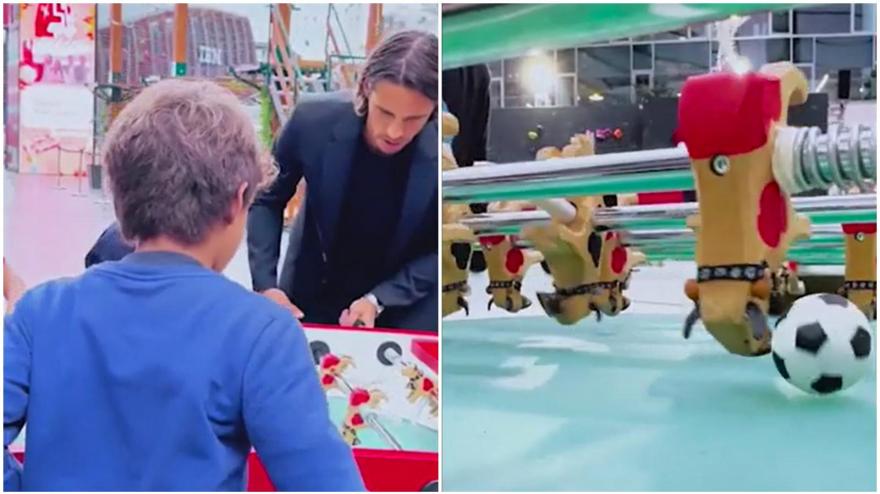 Sommer e il calciobalilla coi bimbi a Milano