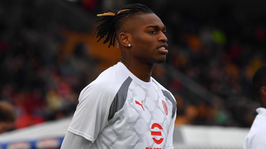 La smorfia e l’uscita dal campo: l’infortunio di Leao