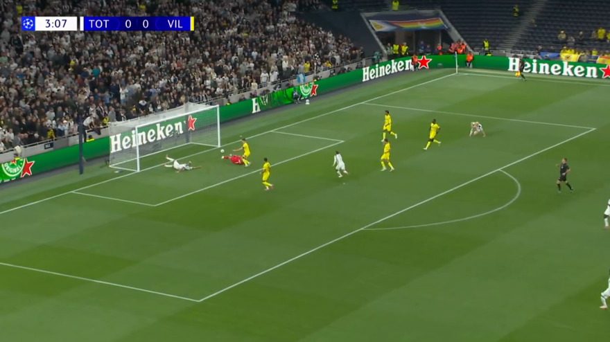 Champions, è già la papera dell’anno? Errore assurdo del portiere del Villarreal
