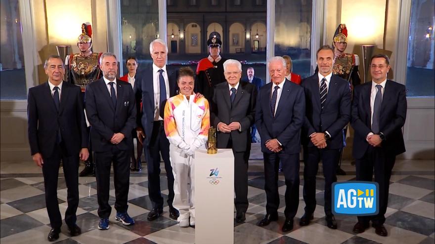 milano cortina mattarella riceve la fiaccola olimpica al quirinale da Gazzetta.it milano cortina mattarella riceve la fiaccola olimpica al quirinale