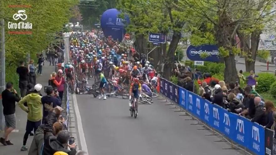 VIDEO Giro d'Italia, highlights prima tappa: maxi caduta, poi Magnier beffa tutti in volata