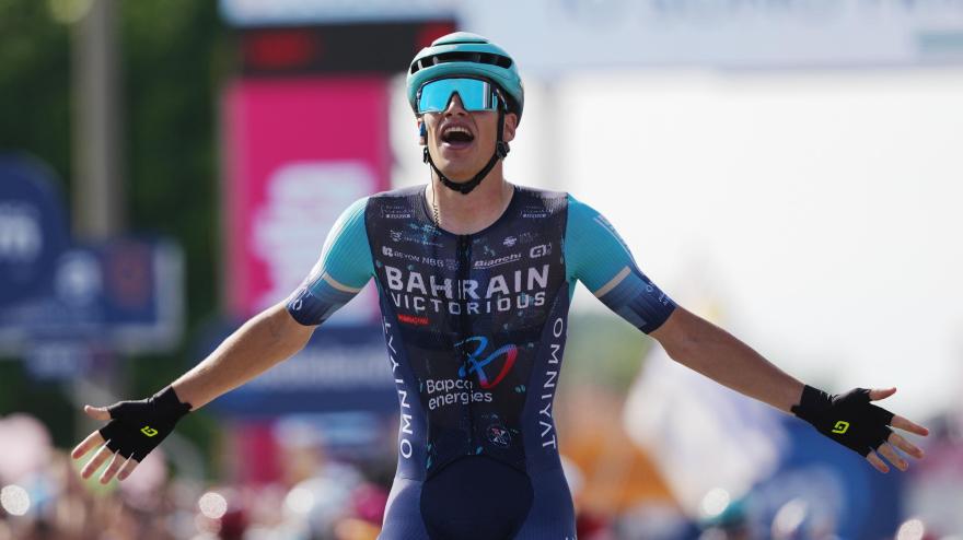 Giro d’Italia, tappa 12: Segaert scatta a 3 km dal traguardo e vince in solitaria