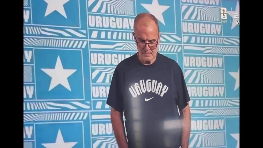 Bielsa contro la Fifa? Ecco cosa fa nello shooting ufficiale