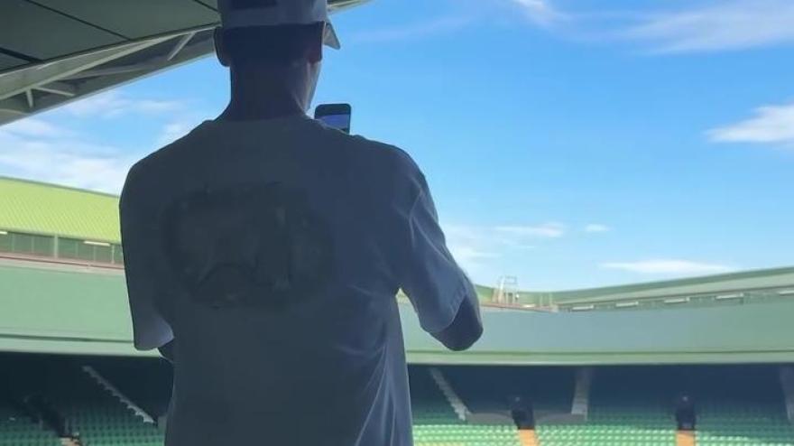 Sinner torna a Wimbledon e fa una foto: il video è emozionante