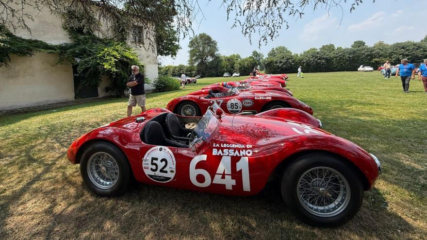 La Leggenda di Bassano 2026: barchette Ferrari, Alfa Romeo e Maserati sulle Dolomiti