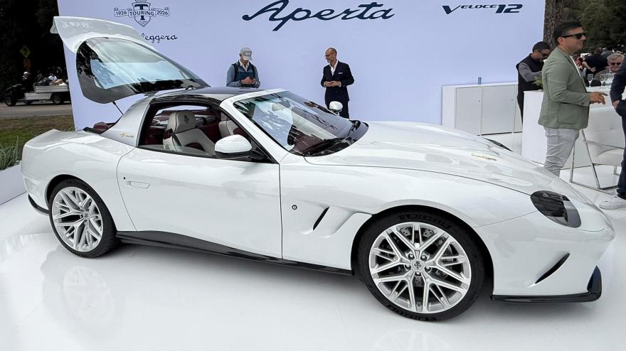Touring Superleggera Veloce12. Base Ferrari, valigie su misura