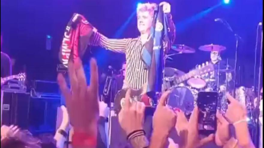 Green Day, il derby al concerto: Billie Joe chiede ai fan se tifano Milan o Inter