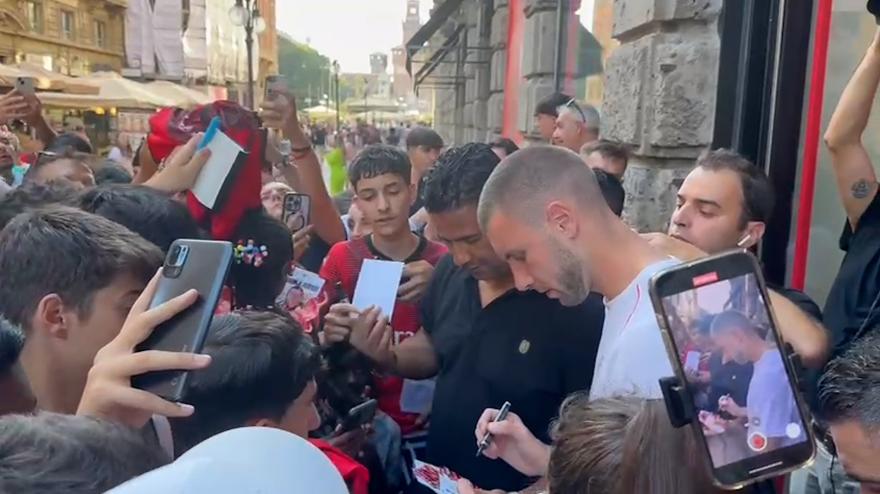 Il primo saluto di Pavlovic ai tifosi del Milan