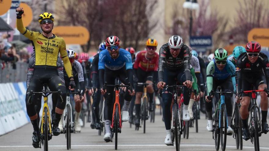 Tirreno-Adriatico, Kooij vince la quarta tappa: gli highlights