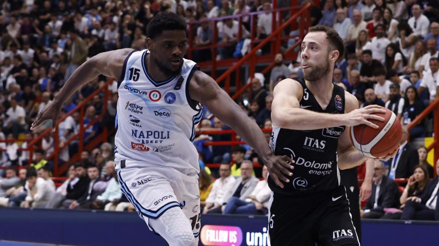 Trento dilaga contro Napoli, Lamb e Ford in serata: gli highlights
