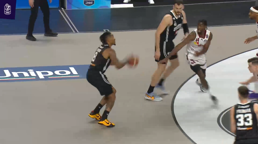 Cordinier annienta Trapani, Bologna chiude da capolista: gli highlights