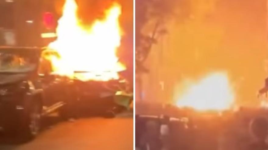 Disordine a Parigi, auto in fiamme per la città dopo la vittoria del Psg