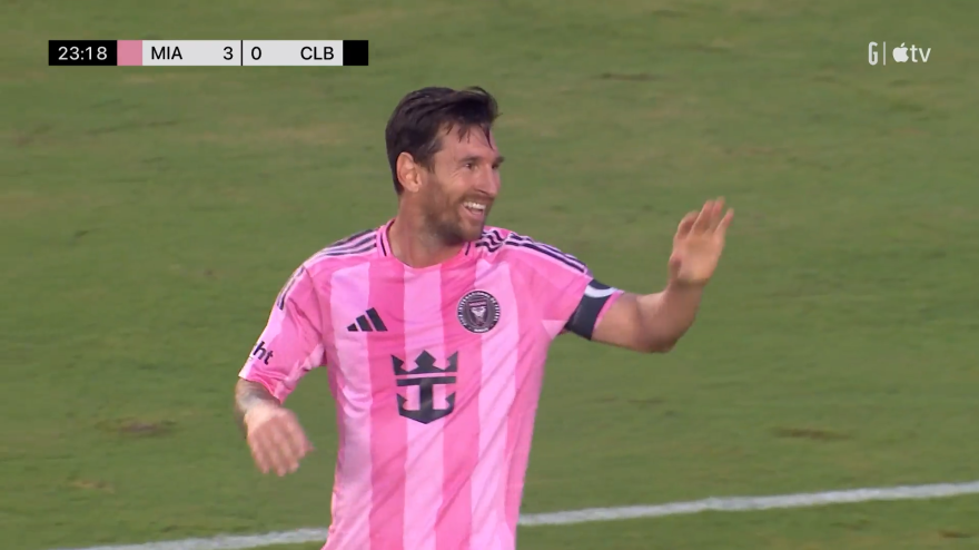 Infinito Messi! Segna una doppietta con due pallonetti perfetti Infinito Messi! Segna una doppietta con due pallonetti perfetti