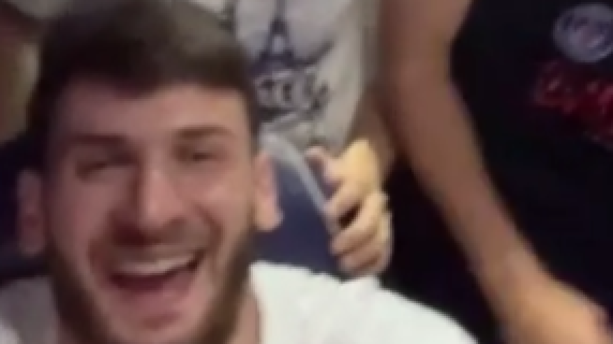 Kvaratskhelia scatenato per la vittoria: il video della festa Kvaratskhelia scatenato per la vittoria: il video della festa