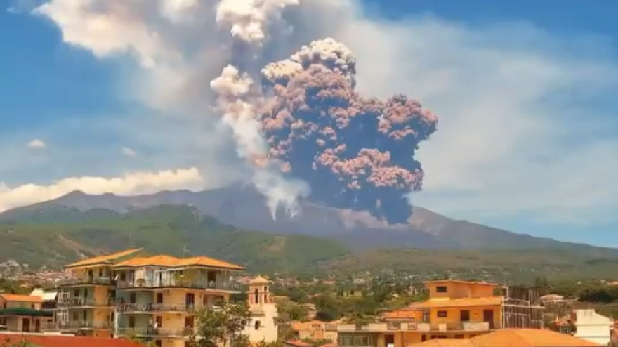 Violenta eruzione dell Violenta eruzione dell