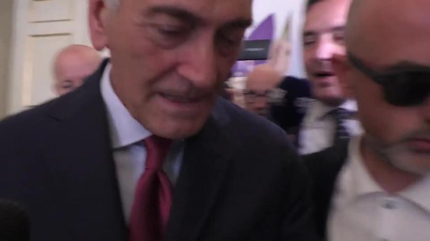 Gravina non risponde ai giornalisti e se ne va Gravina non risponde ai giornalisti e se ne va
