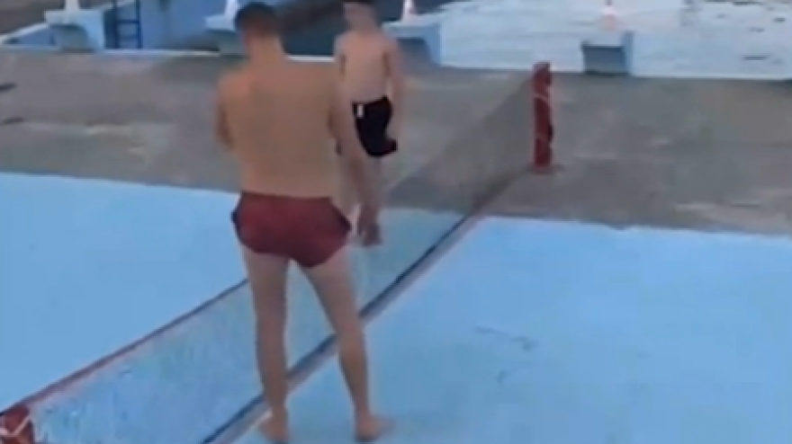 Jokic sfida dei bambini a calcio tennis: il video è virale! Jokic sfida dei bambini a calcio tennis: il video è virale!