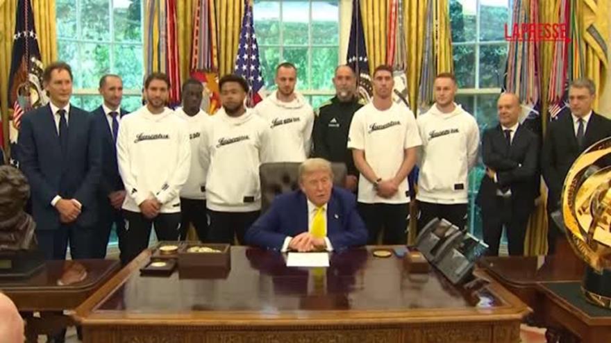 Trump incontra la Juve alla Casa Bianca: "Dove sono i miei calciatori americani?" Trump incontra la Juve alla Casa Bianca: "Dove sono i miei calciatori americani?"