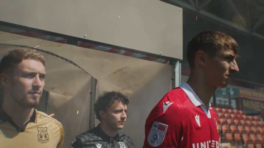 Wrexham e Macron rinnovano: la squadra di Ryan Reynolds e i bolognesi ancora insieme Wrexham e Macron rinnovano: la squadra di Ryan Reynolds e i bolognesi ancora insieme