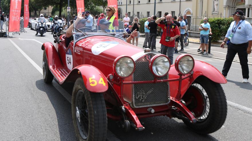 Parte la 1000 miglia 2026