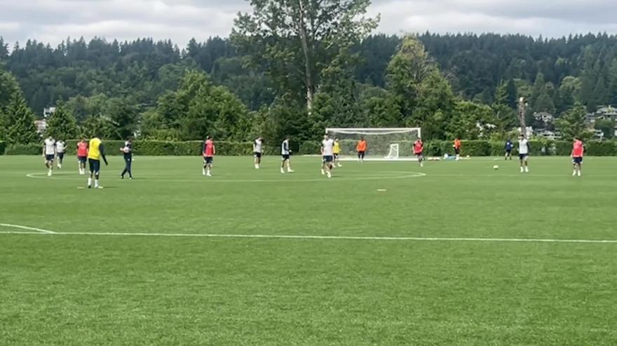 allenamento inter chivu scherza con i giocatori che co