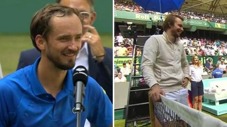 La battuta di Medvedev a Bublik: "Speriamo trovi Alcaraz a Wimbledon" La battuta di Medvedev a Bublik: "Speriamo trovi Alcaraz a Wimbledon"